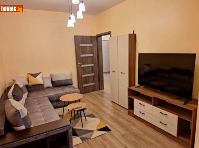 Тристаен, 90m²