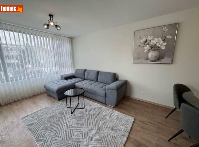 Тристаен, 104m²