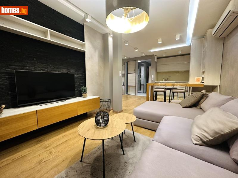Тристаен, 90m²