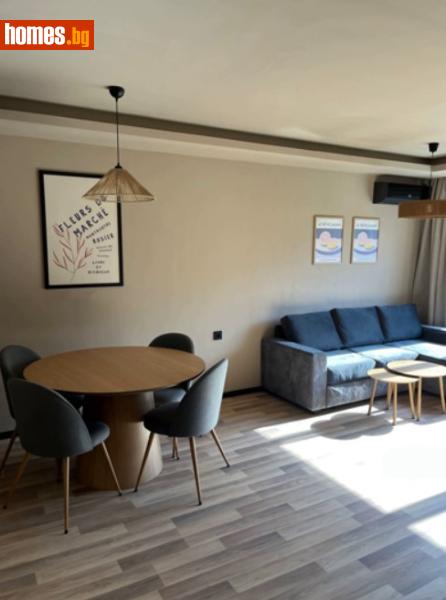 Тристаен, 65m²