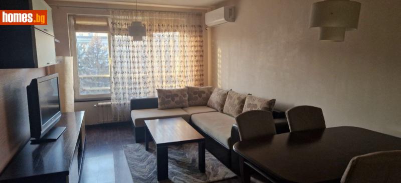 Тристаен, 90m²