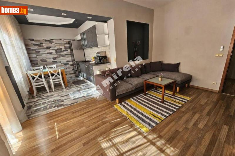 Тристаен, 91m²