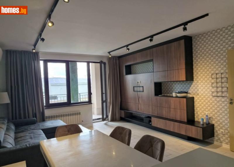 Тристаен, 115m²