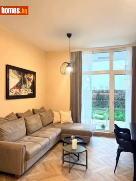 Тристаен, 80m²