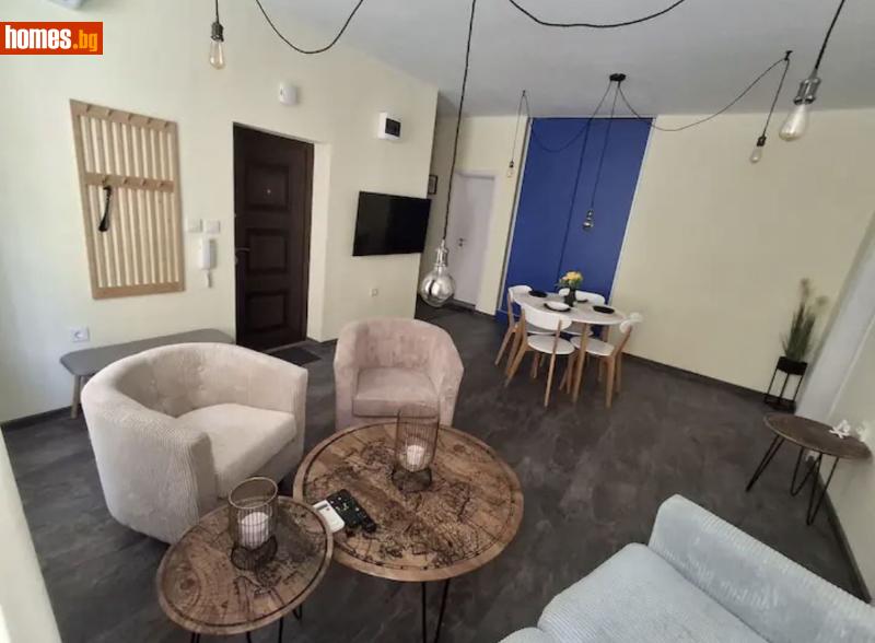 Тристаен, 90m²