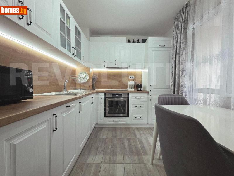 Тристаен, 84m² - Жк. Света Троица, София - Апартамент за продажба - Революшън Естейт - 118231405