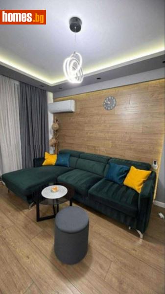 Тристаен, 70m²