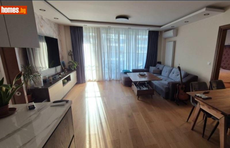 Тристаен, 110m²