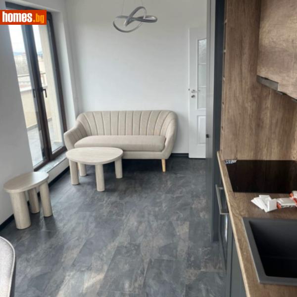 Тристаен, 90m²