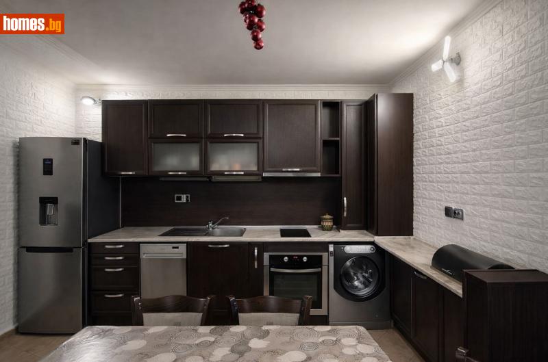 Тристаен, 85m²