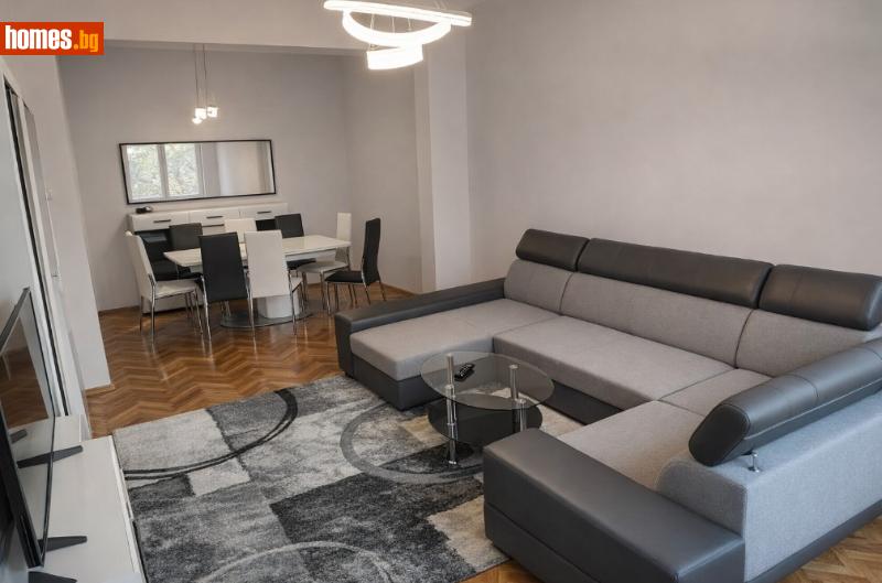 Тристаен, 120m²