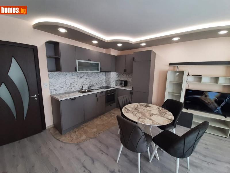 Тристаен, 80m²