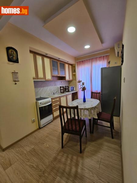 Тристаен, 80m²