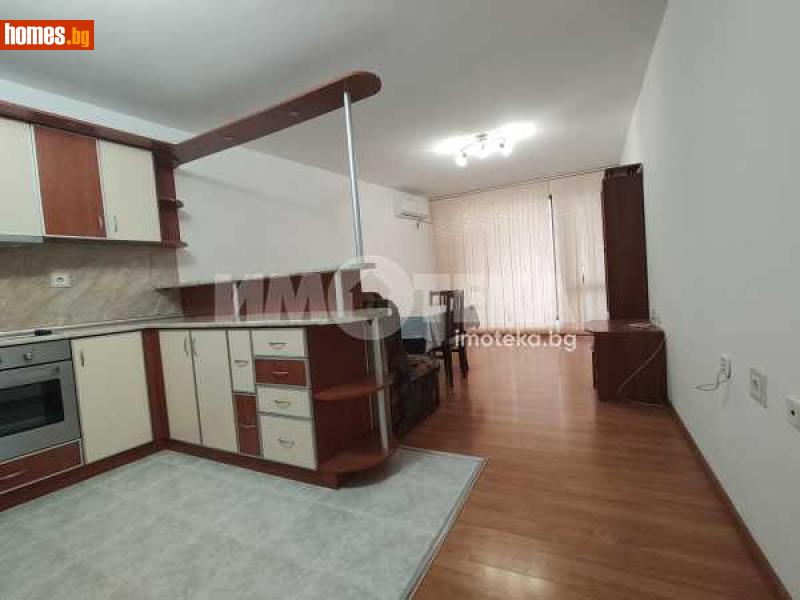 Тристаен, 103m²