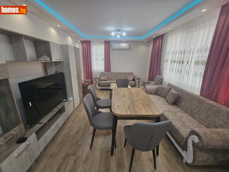 Тристаен, 107m²