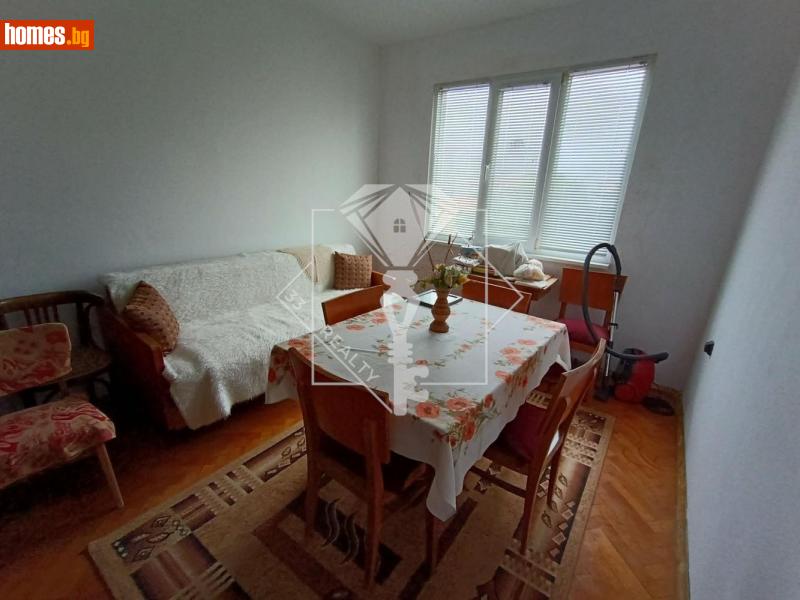 Тристаен, 85m² - Жк. Христо Ботев, Пловдив - Апартамент за продажба - 33 Realty - 119365335