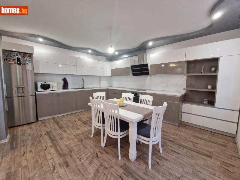 Тристаен, 120m²