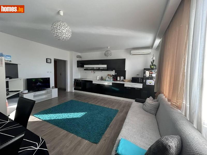 Тристаен, 87m²