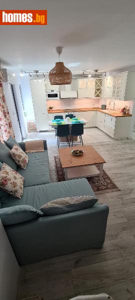 Тристаен, 93m²