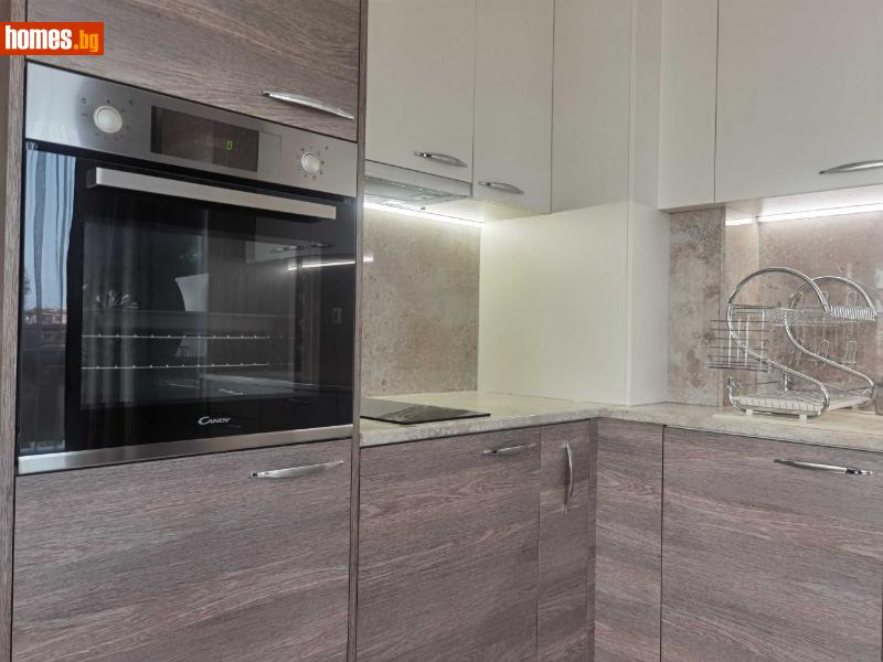 Тристаен, 93m²