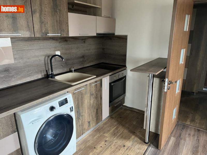 Тристаен, 90m²