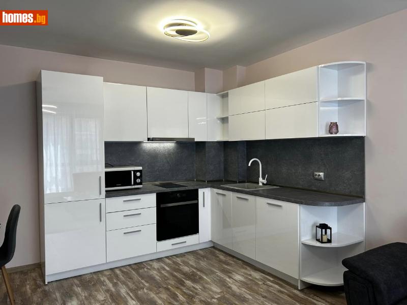 Тристаен, 105m²