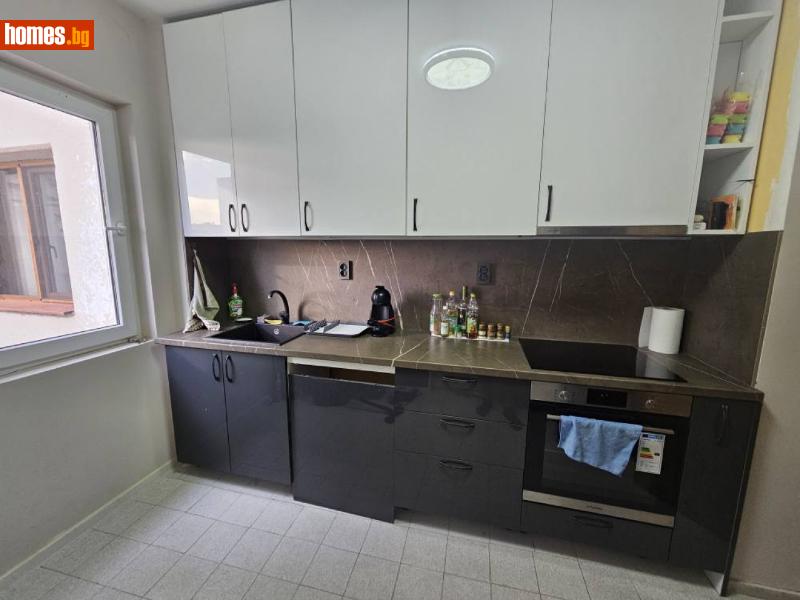 Тристаен, 74m²