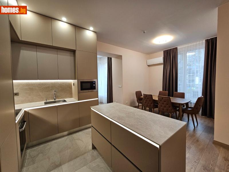 Тристаен, 110m²