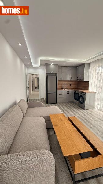 Тристаен, 110m²
