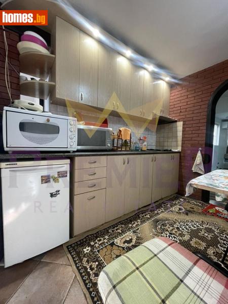 Тристаен, 70m²