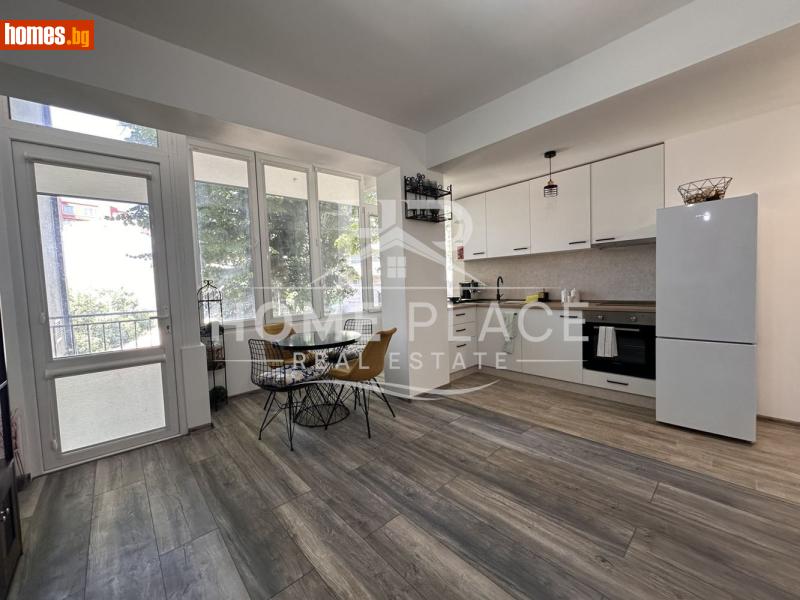 Тристаен, 90m²