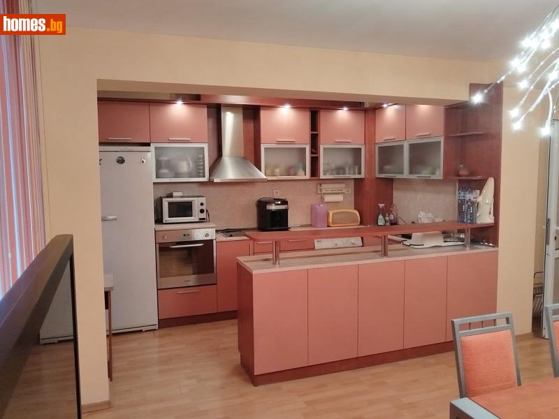 Тристаен, 89m²