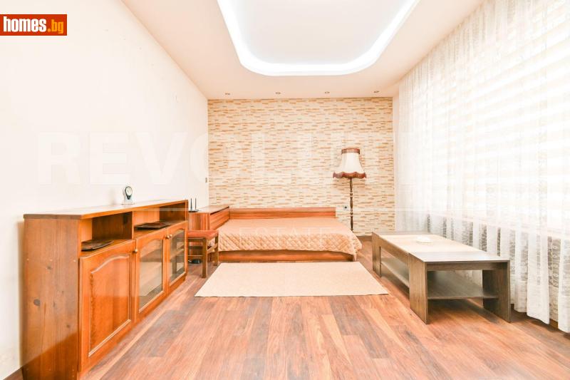 Тристаен, 74m² - снимка 2