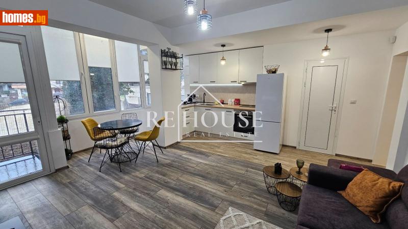 Тристаен, 90m²