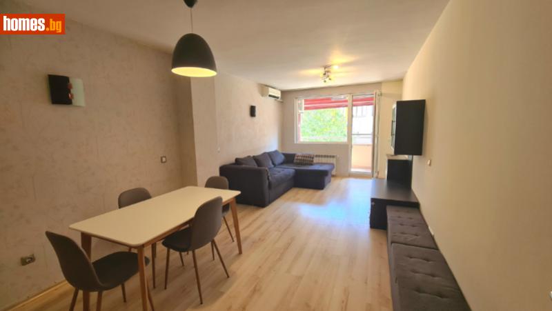 Тристаен, 107m²
