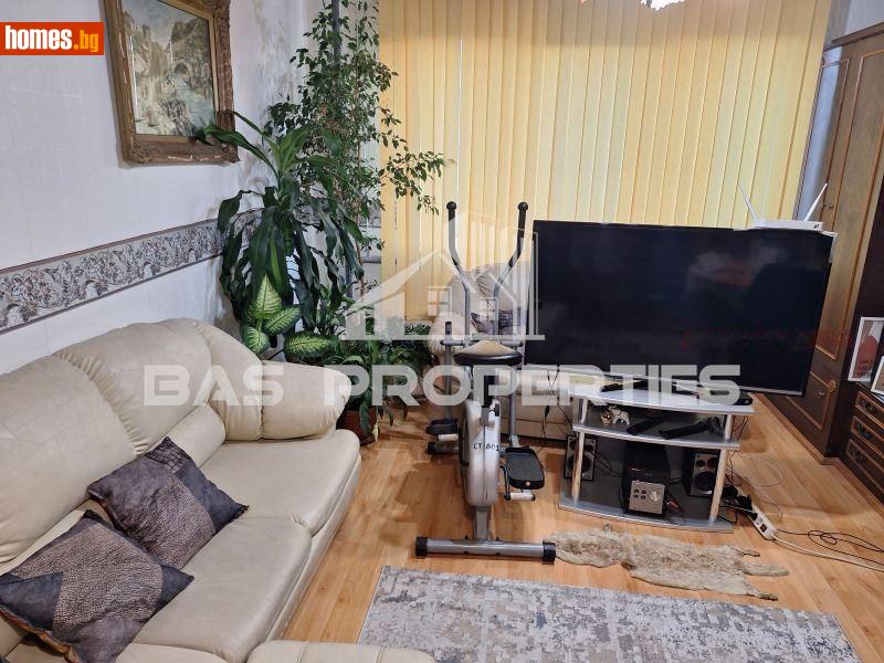 Тристаен, 98m² - снимка 1