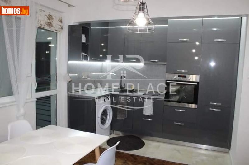 Тристаен, 79m²