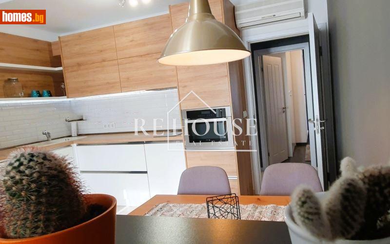Тристаен, 84m²