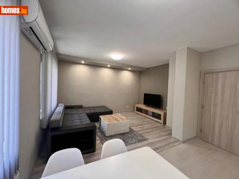 Тристаен, 97m²