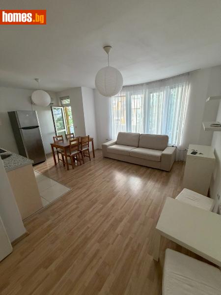 Тристаен, 65m²
