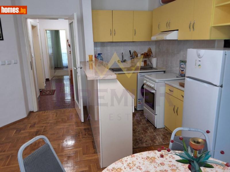 Тристаен, 90m²
