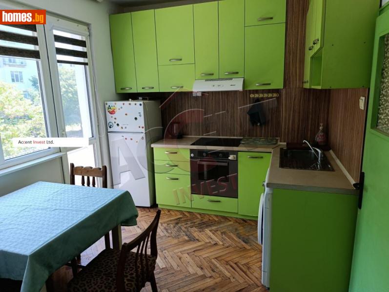 Тристаен, 90m²