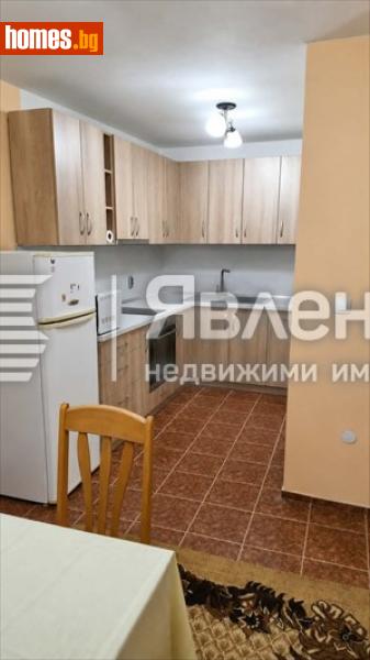 Тристаен, 83m²
