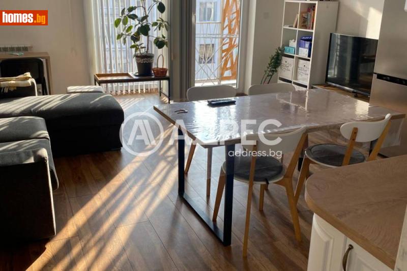 Тристаен, 85m²