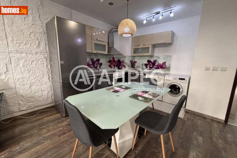 Тристаен, 99m²