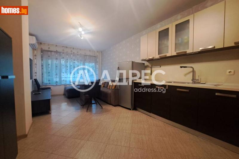 Тристаен, 93m²