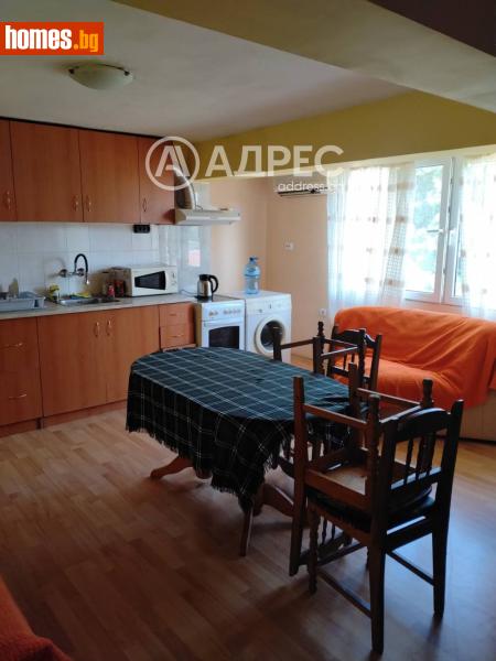 Тристаен, 80m²