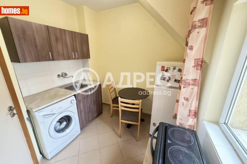 Тристаен, 84m²