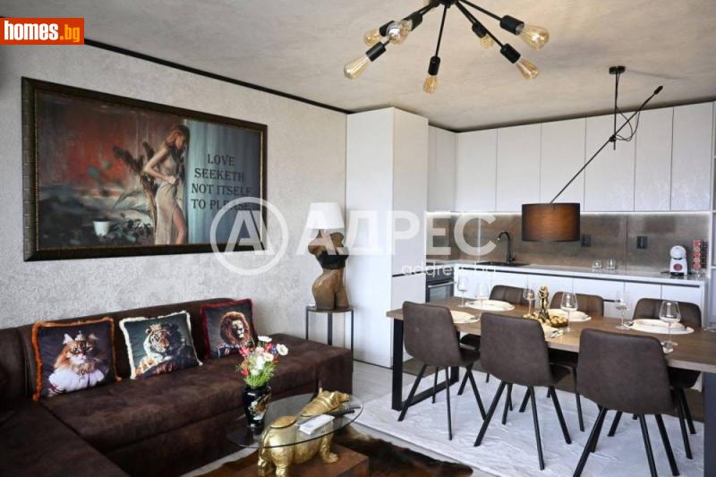 Тристаен, 90m²