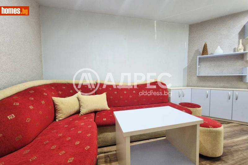Тристаен, 80m²